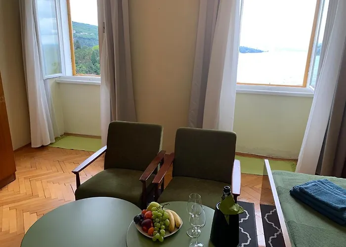 Lady Lidija - Volosko Free Parking Opatija