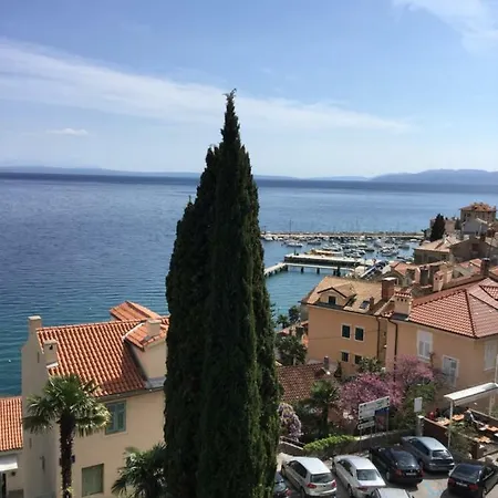 Lady Lidija - Volosko Free Parking