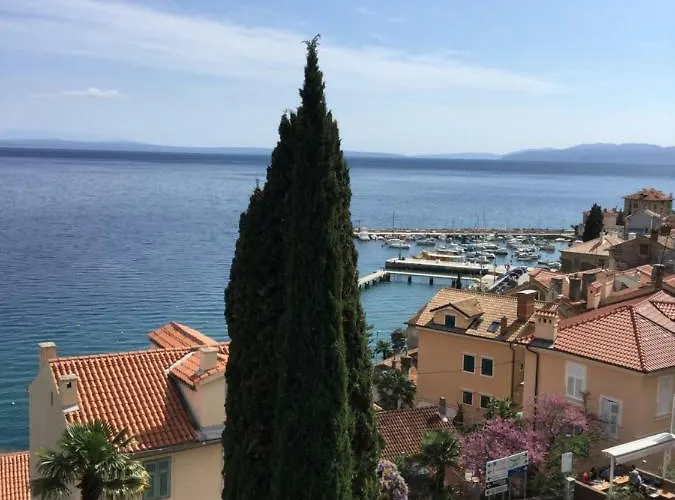 Lady Lidija - Volosko Free Parking