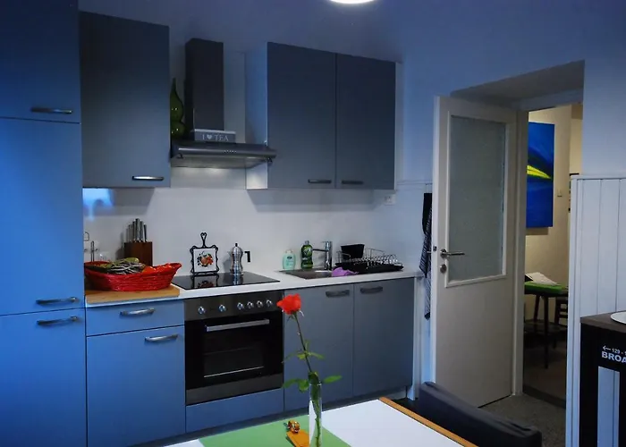 Lady Lidija - Volosko Free Parking